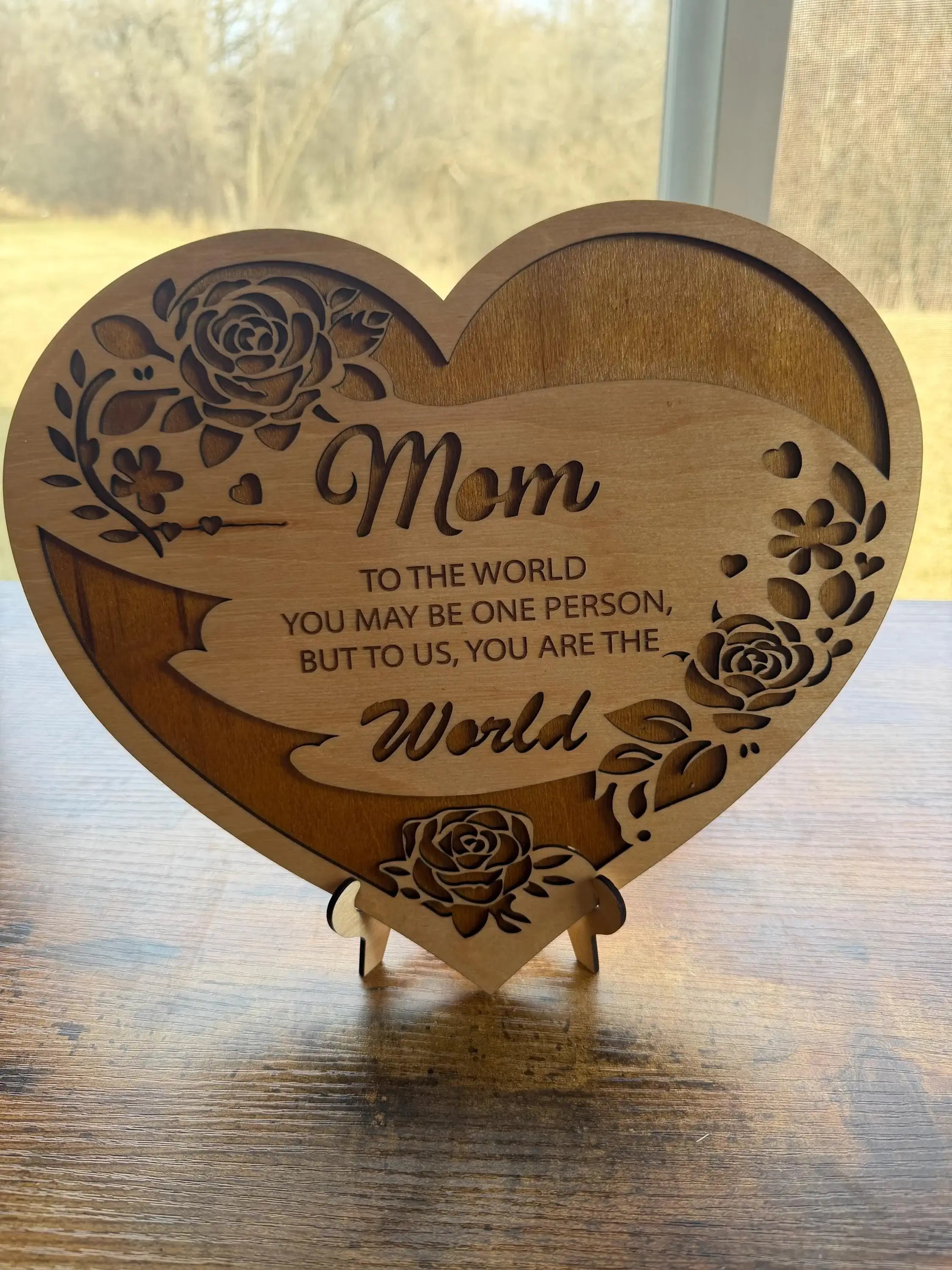 Handcrafted wooden heart sign for Mom with laser-cut roses and heartfelt quote, perfect Mother's Day gift